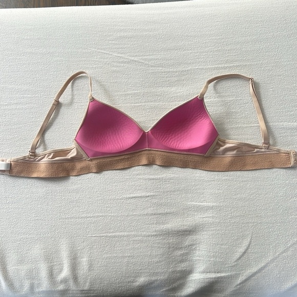 PINK Victoria’s Secret Wireless Wear Everywhere Bra - Picture 2 of 3